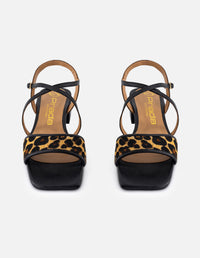 Sandalia para mujer de pelo animal print y decorado de tiras