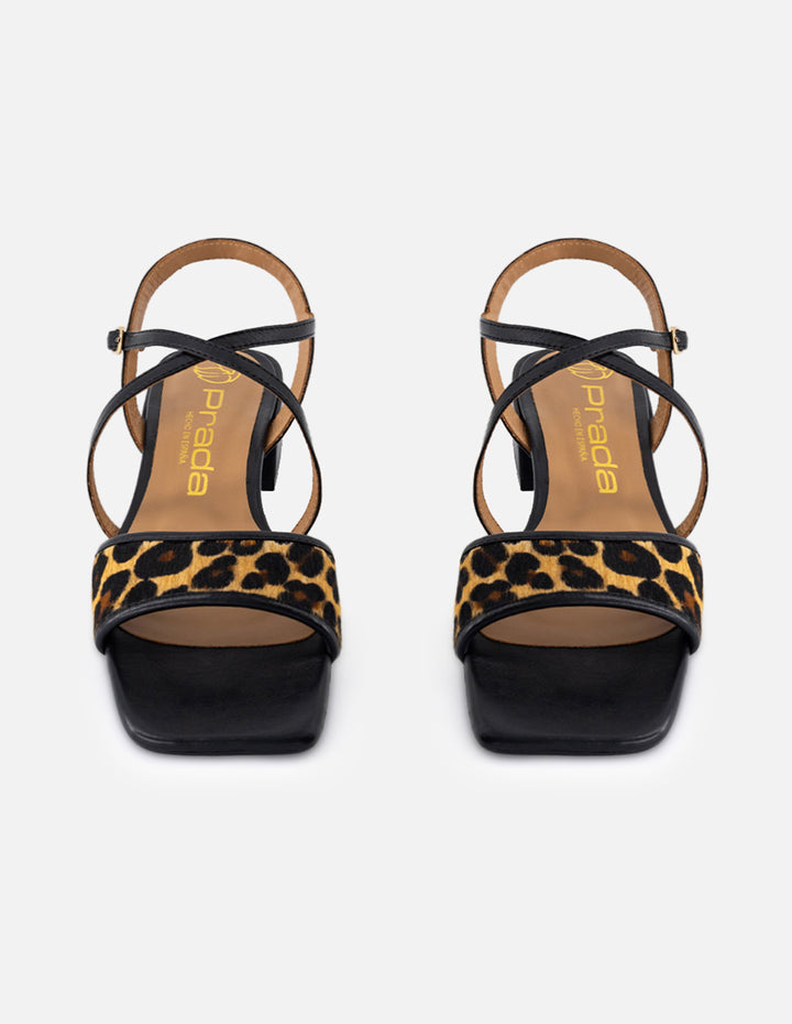 Sandalia para mujer de pelo animal print y decorado de tiras