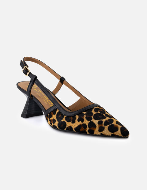 Zapatilla para mujer de pelo animal print color negro y decorado de tiras