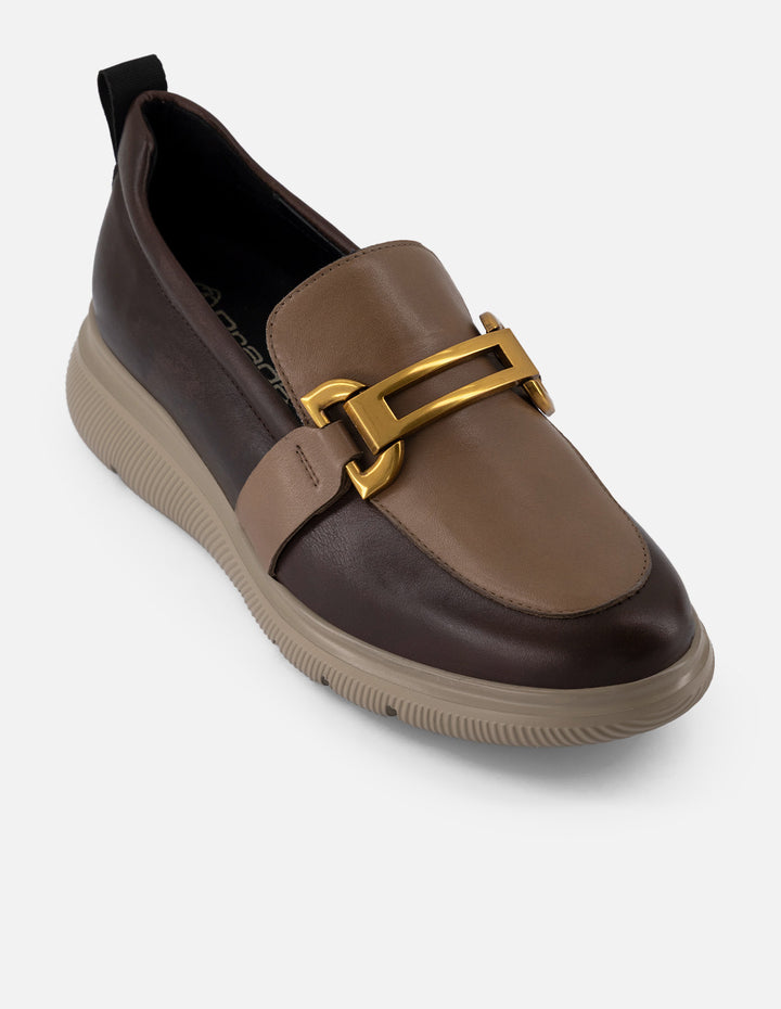 Mocasines beige piel para mujer banda dorada ligera