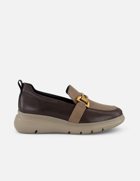 Mocasines beige piel para mujer banda dorada ligera