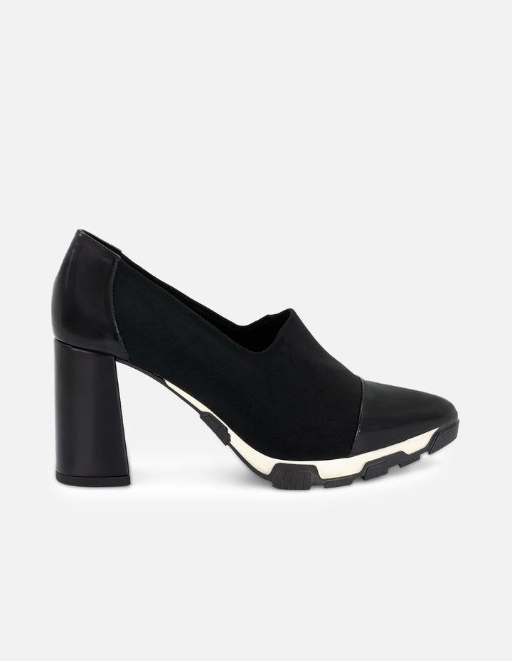 Zapatilla negra en lycra para mujer con suela bicolor