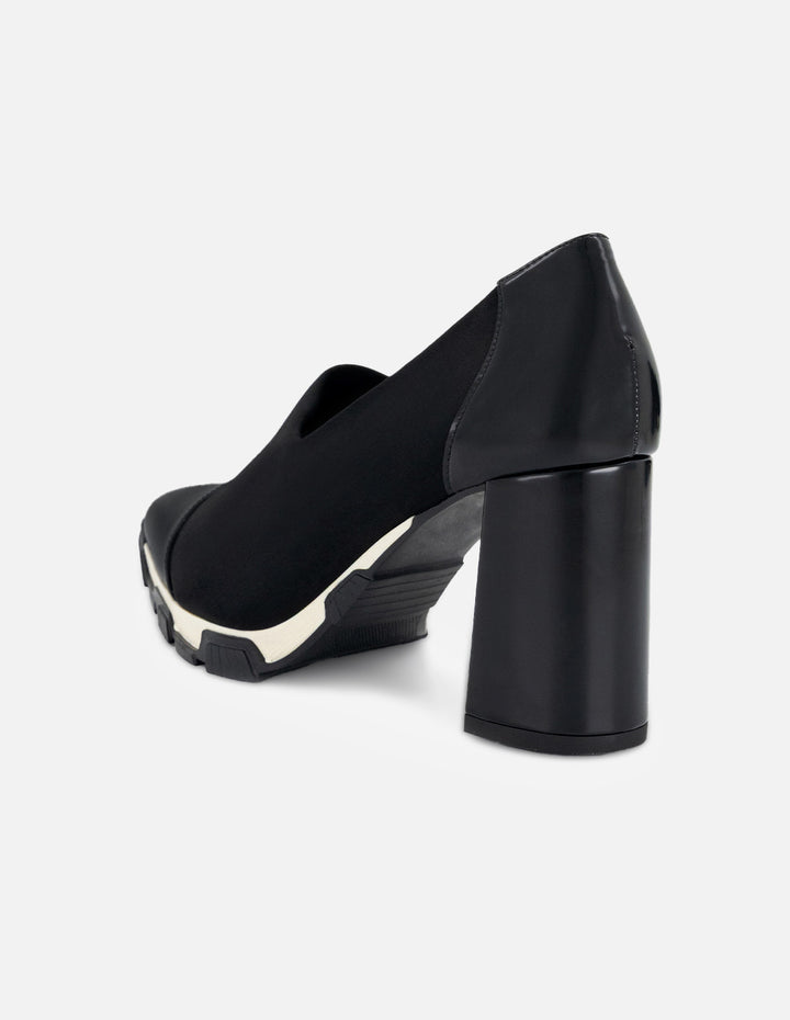 Zapatilla negra en lycra para mujer con suela bicolor