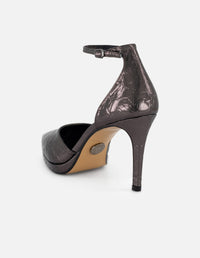 Zapatilla color plateado piel metalizada para mujer con pulsera