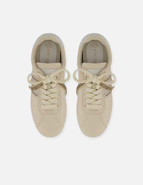 Tenis blanco piel para mujer con tachas en costados