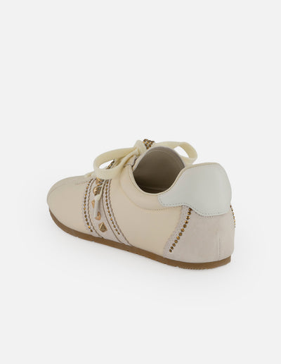 Tenis blanco piel para mujer con tachas en costados