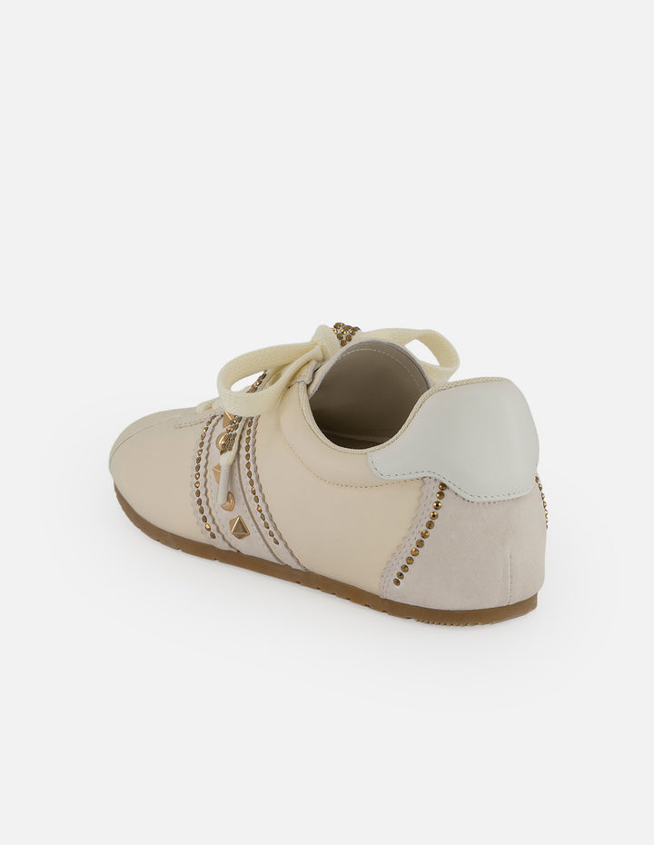 Tenis blanco piel para mujer con tachas en costados