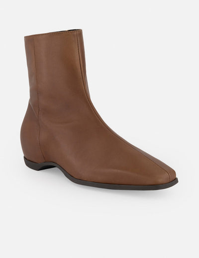 Botines café piel para mujer con cierre lateral visible
