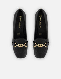 Mocasines negros charol para mujer con herraje dorado
