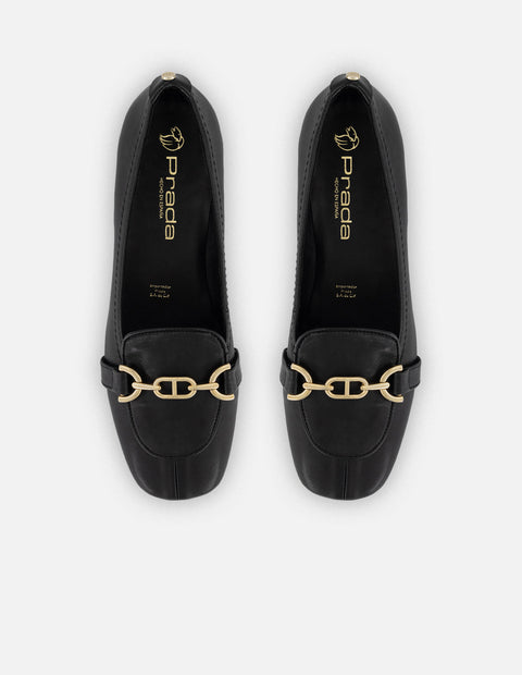 Mocasines negros charol para mujer con herraje dorado