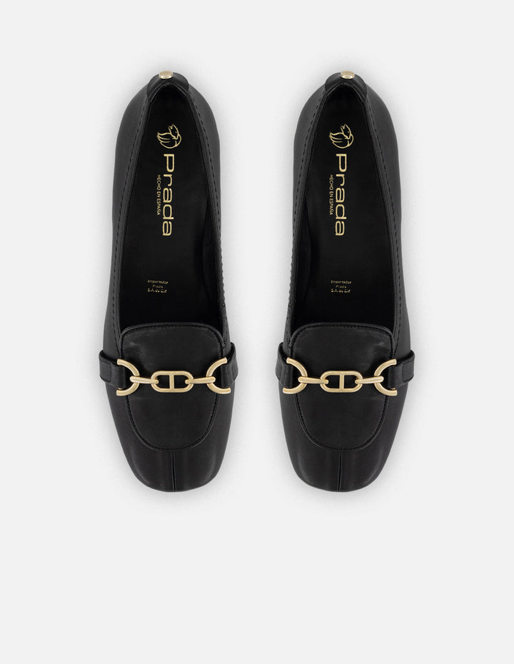 Mocasines negros charol para mujer con herraje dorado
