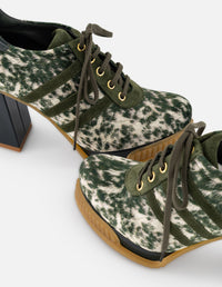 Zapato Oxford verde terciopelo para mujer con acabado print