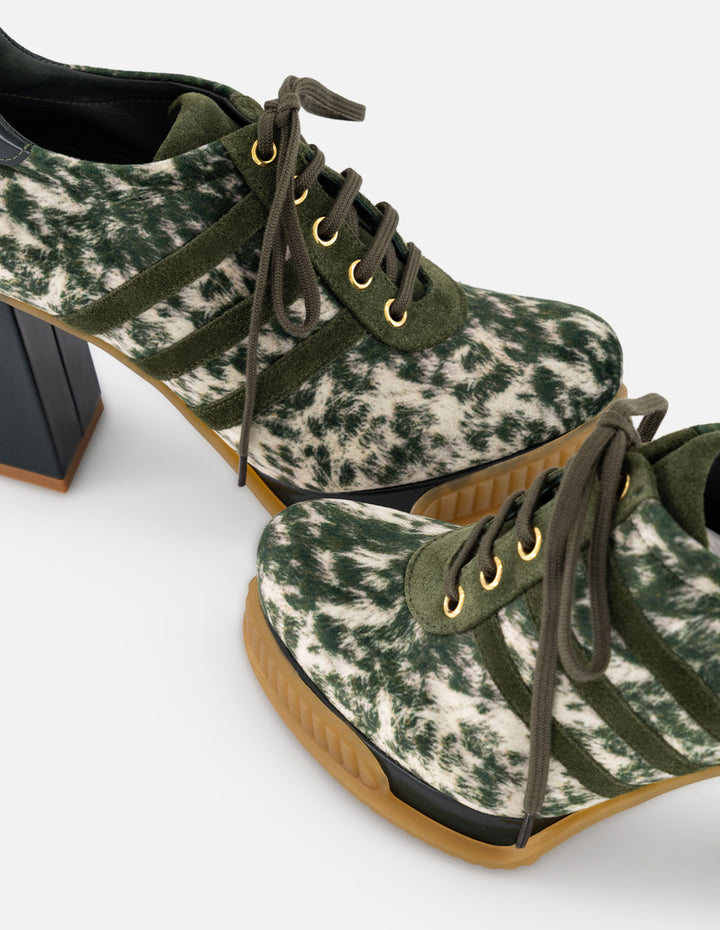 Zapato Oxford verde terciopelo para mujer con acabado print