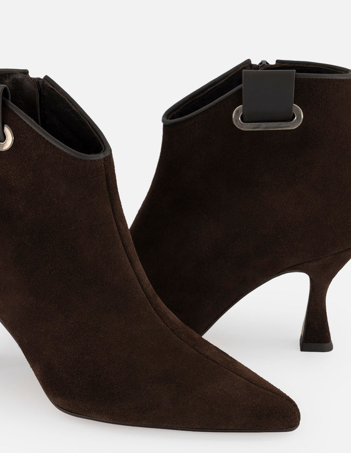 Botines café ante para mujer con herraje lateral