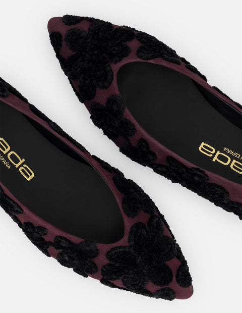 Flats vino ante para mujer con flores bordadas