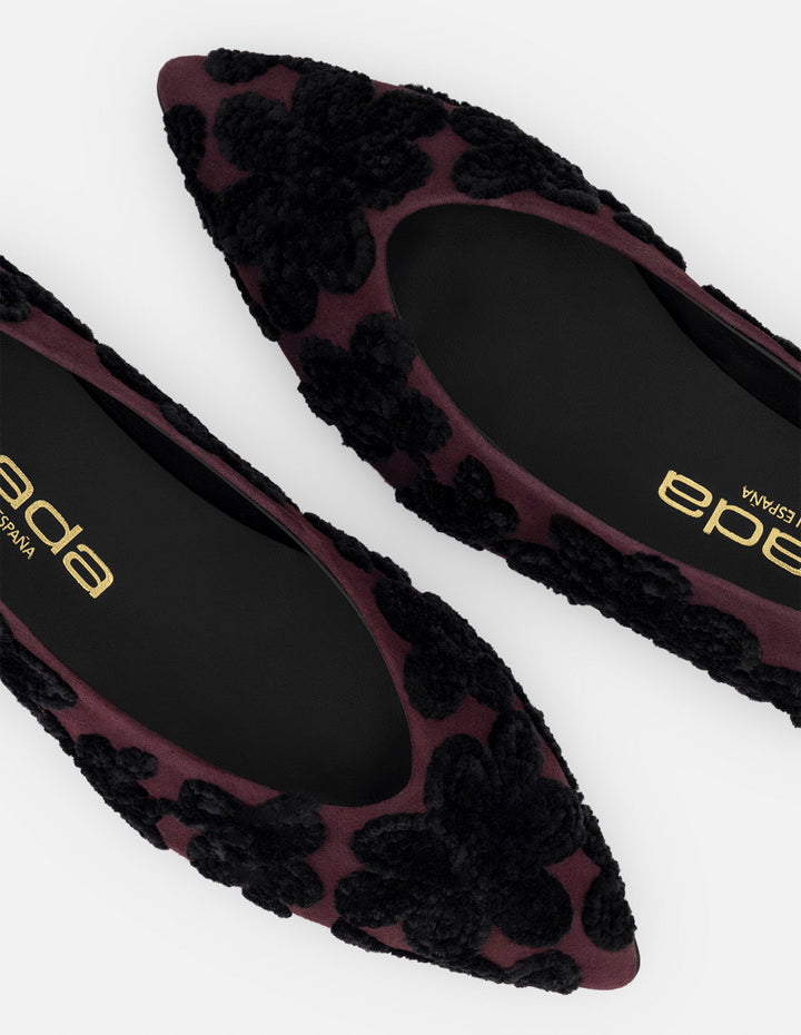 Flats vino ante para mujer con flores bordadas
