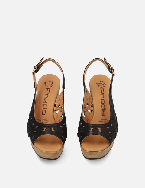 Zapatilla tacón alto en piel napa con calado de flores color negro