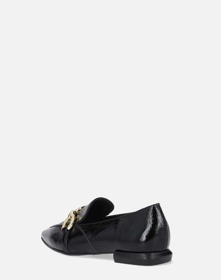 Mocasín en piel charol color negro para mujer