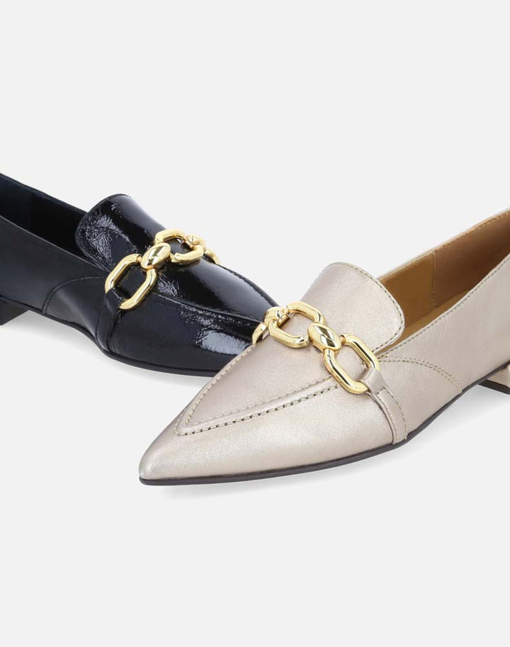 Mocasín en piel charol color negro para mujer