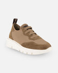 Tenis deportivo beige para mujer en textil ante