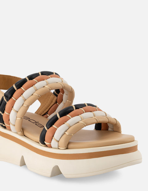 Sandalia de piel con tiras multicolor con detalle en color dorado para mujer