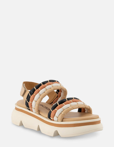 Sandalia de piel con tiras multicolor con detalle en color dorado para mujer