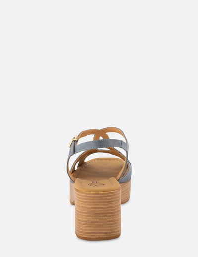 Sandalia de piel napa en color azul con plataforma media para mujer