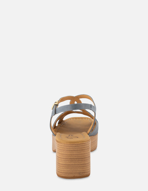 Sandalia de piel napa en color azul con plataforma media para mujer