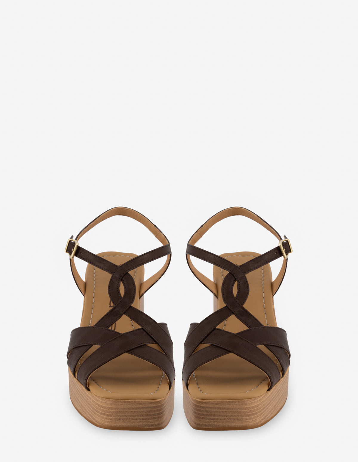 Sandalia de piel napa en color marrón con plataforma media para mujer