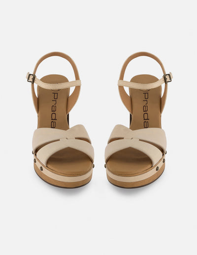 Sandalia de piel color beige para mujer con plataforma tipo madera
