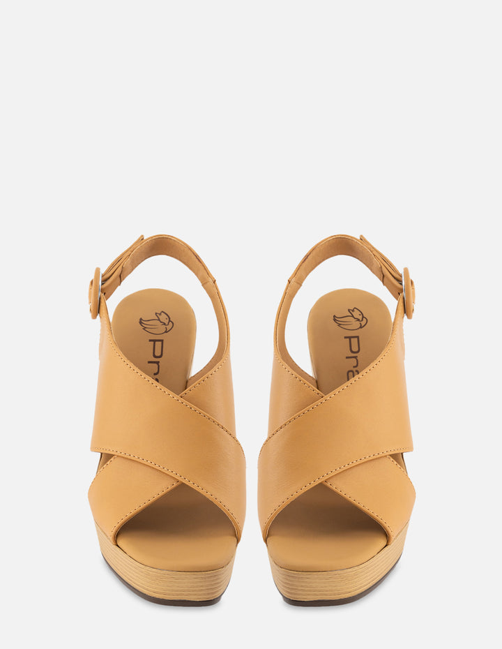 Sandalia de tacón alto en piel napa color cuero para mujer