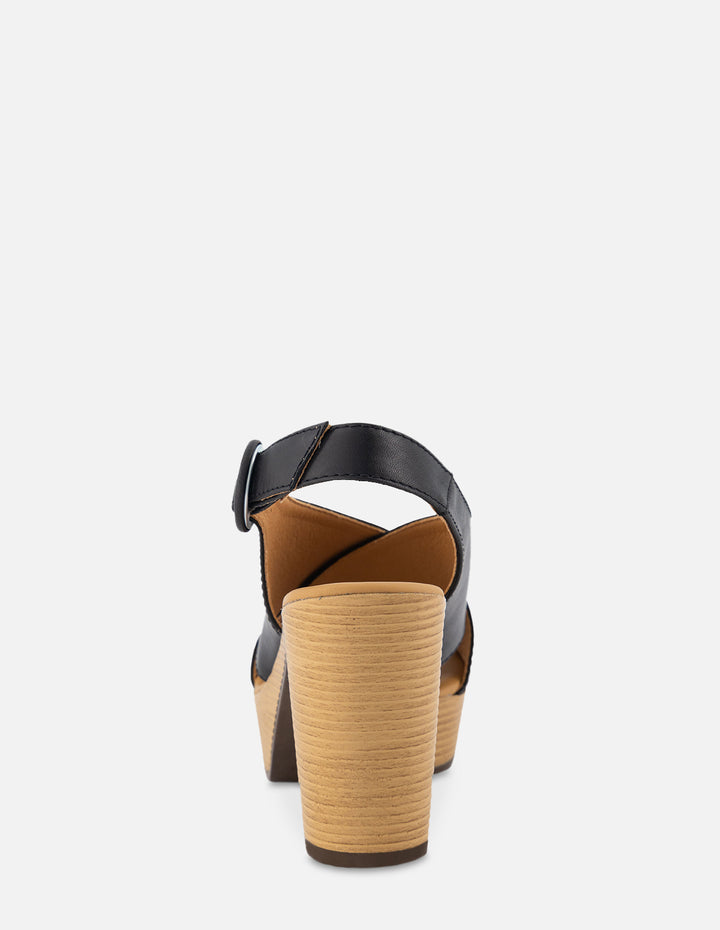 Sandalia de tacón alto en piel napa color negro para mujer