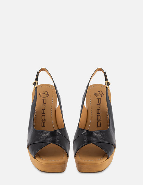 Sandalia en piel charol papiro color negro con tacón hueco para mujer