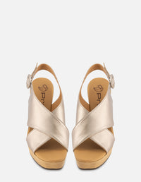 Sandalia de tacón alto en piel metalizada color plateado para mujer