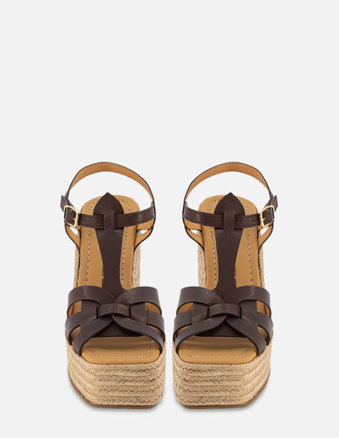 Sandalia de cuña en piel color marrón y rafia para mujer
