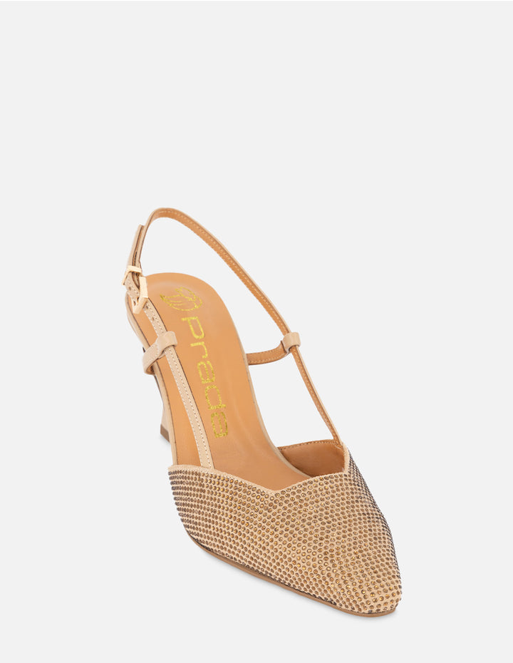 Sandalia de tacón medio con pedrería en color beige para mujer