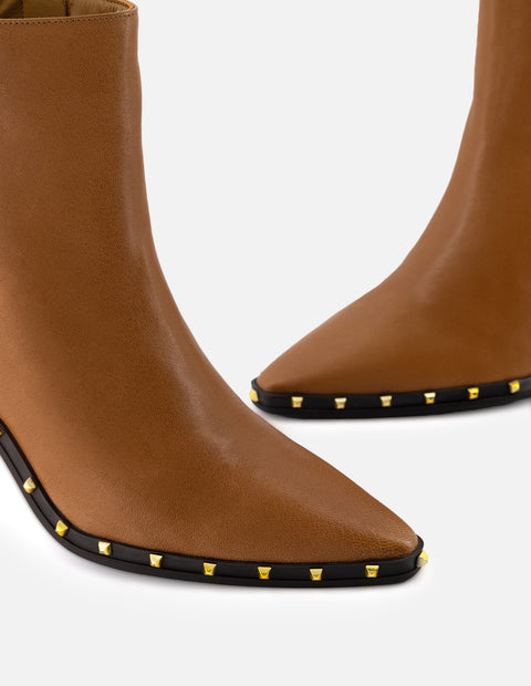 Botín para mujer color cuero con detalles en color dorado