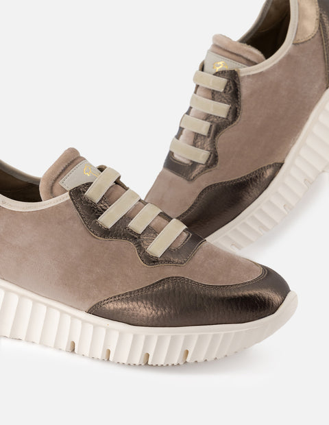 Zapato deportivo en terciopelo para mujer color beige