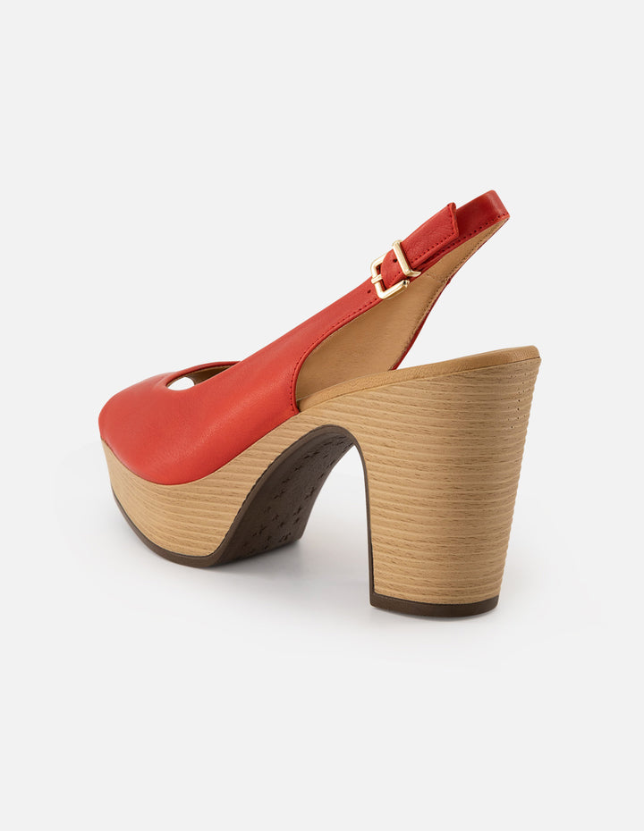 Sandalias de piel para mujer color rojo con detalles dorados