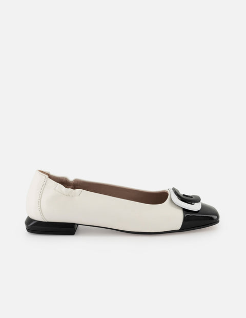 Balerina de piel para mujer bicolor con detalles en charol