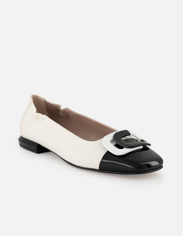 Balerina de piel para mujer bicolor con detalles en charol
