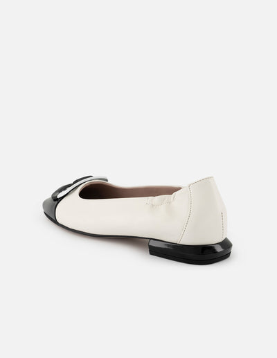 Balerina de piel para mujer bicolor con detalles en charol