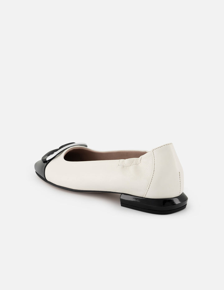 Balerina de piel para mujer bicolor con detalles en charol