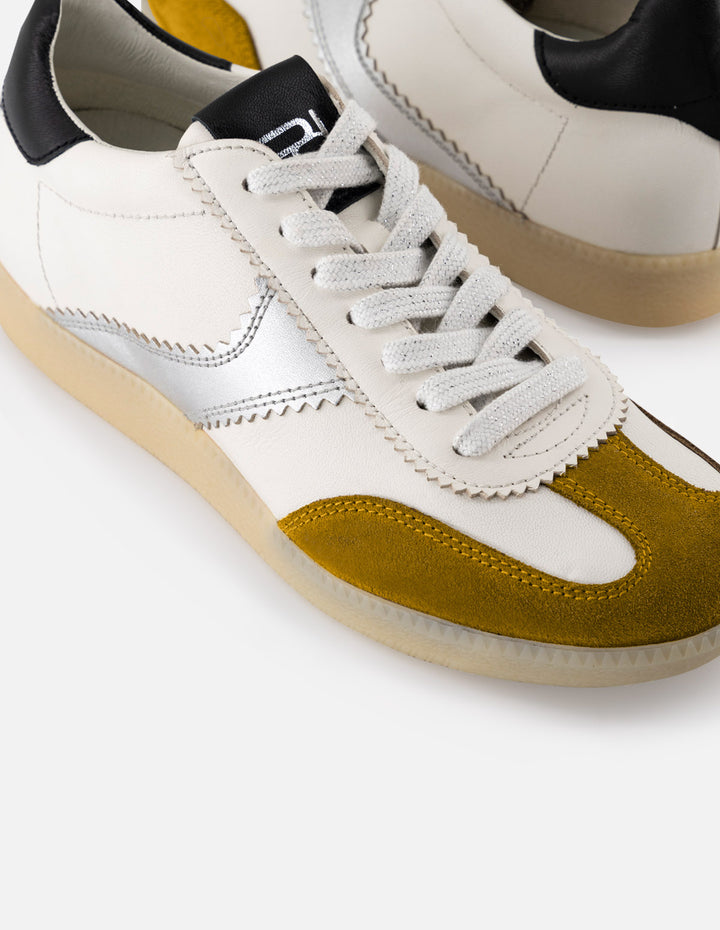 Tenis multicolor de ante para mujer con piel metalizada