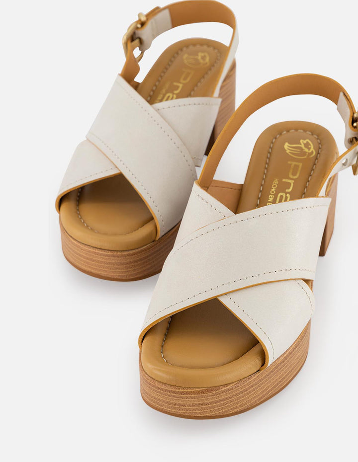 Sandalias blancas en piel para mujer con tacón madera