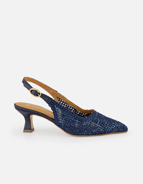 Zapatilla azul en reja para mujer con bordado floral