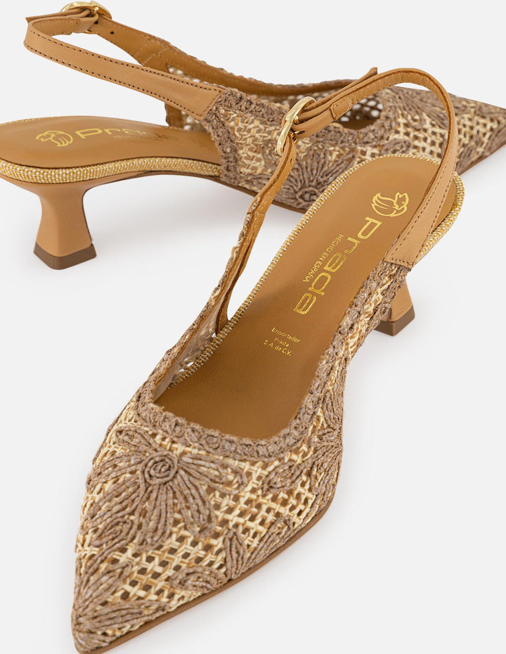 Zapatilla beige en reja para mujer con bordado floral y tacón bajo