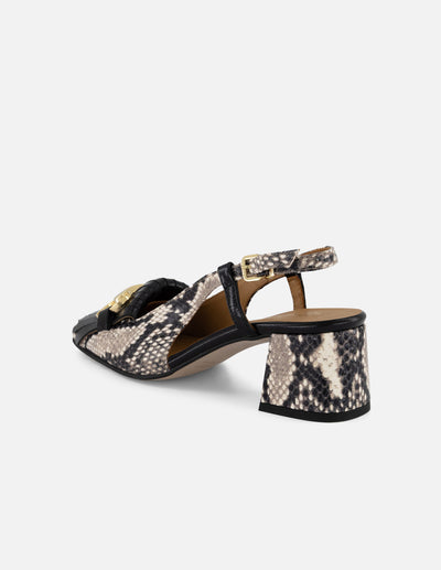 Mocasín destalonado blanco en piel tipo serpiente para mujer