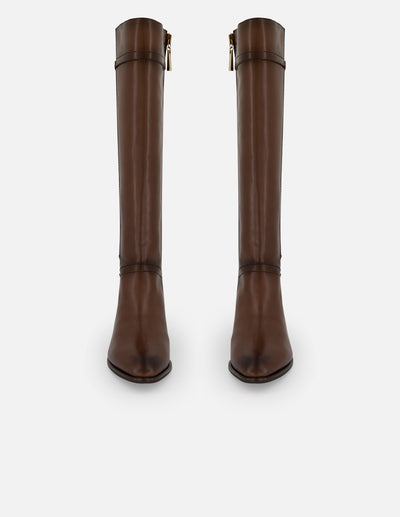 Botas café piel de mujer remaches cabeza de león color dorado
