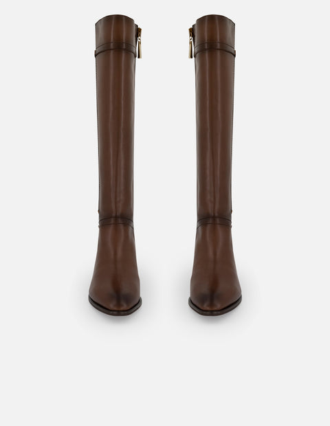Botas café piel de mujer remaches cabeza de león color dorado
